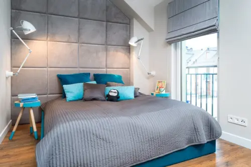 Ambient cu accente de culoare intr-un apartament modern