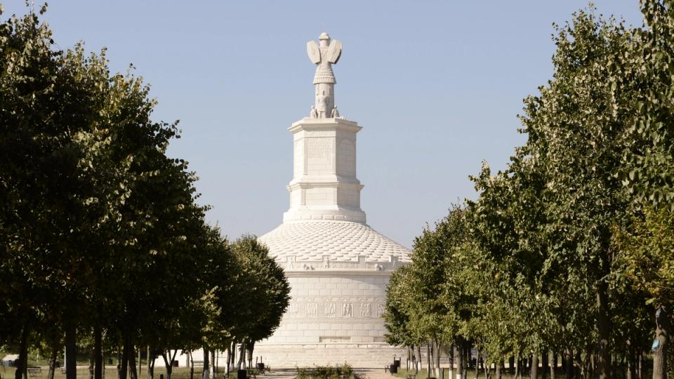 Monumentul de la Adamclisi: Trofeul lui Traian și ecoul unei victorii milenare