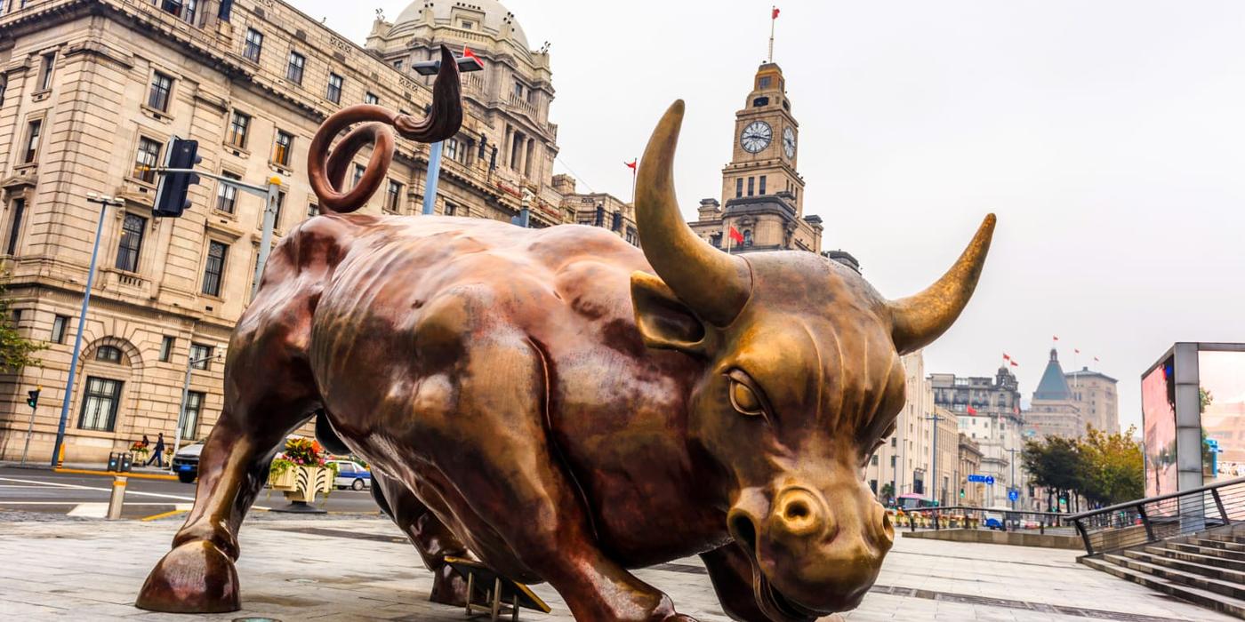 Piețele globale, între volatilitate și oportunități. Ce a mișcat bursele și ce urmează