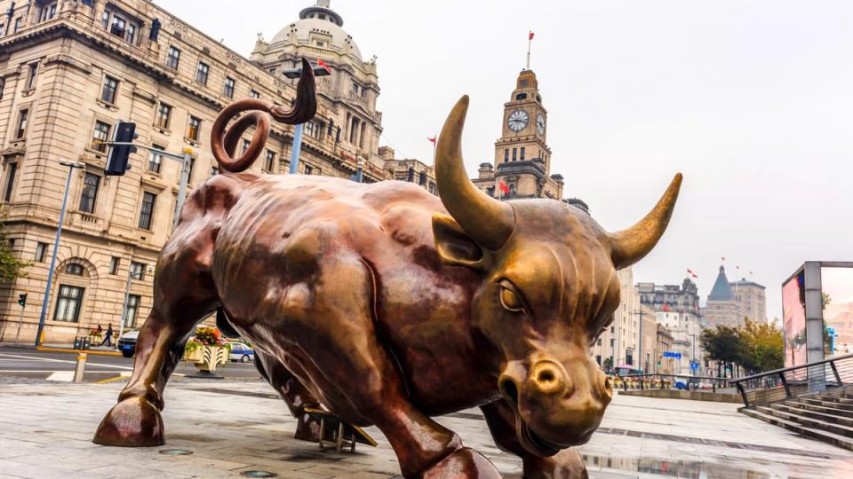 Piețele globale, între volatilitate și oportunități. Ce a mișcat bursele și ce urmează