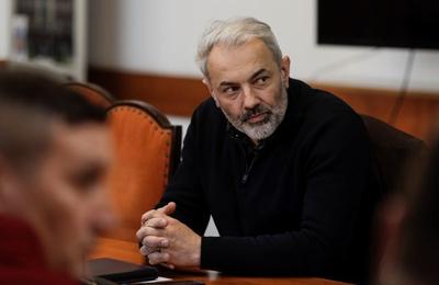 Liderii coaliţiei susţin că nu au discutat nimic despre schimbarea directorului APIA Ciucă: Ţine nemijlocit de activitatea internă la Ministerul Agriculturii / Ciolacu: Nu am auzit ca vreodată eu cu domnul Ciucă să fi împărţit funcţiile publice