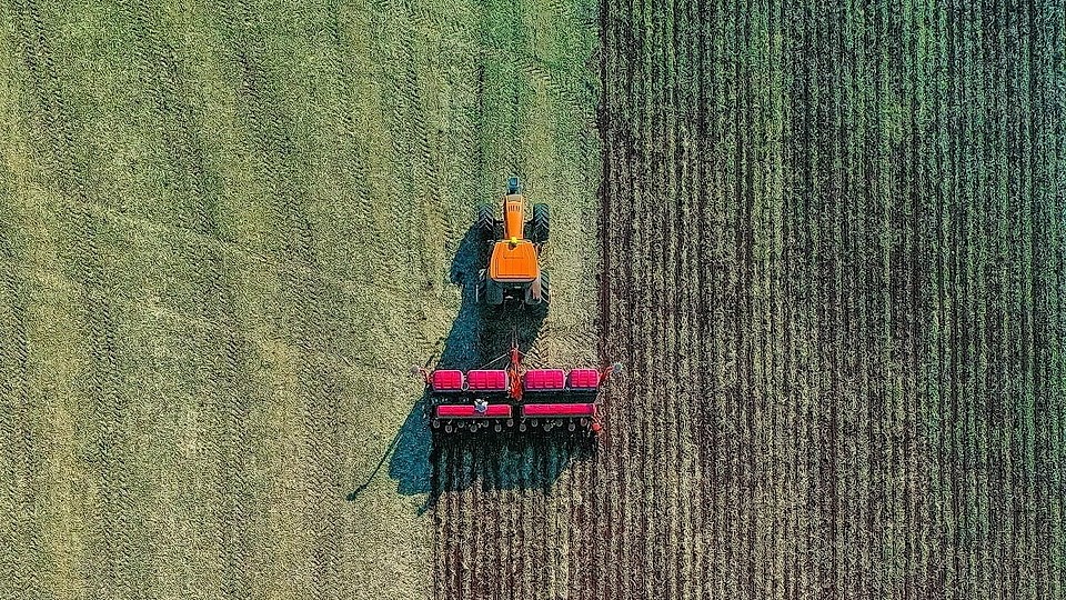 Ministrul Agriculturii cere ca fermierii să poată cumpăra motorină direct de la pompă, scutită de acciză și TVA