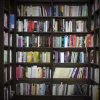 Cum sa iti aranjezi bibloteca in cativa pasi simpli