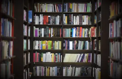 Cum sa iti aranjezi bibloteca in cativa pasi simpli