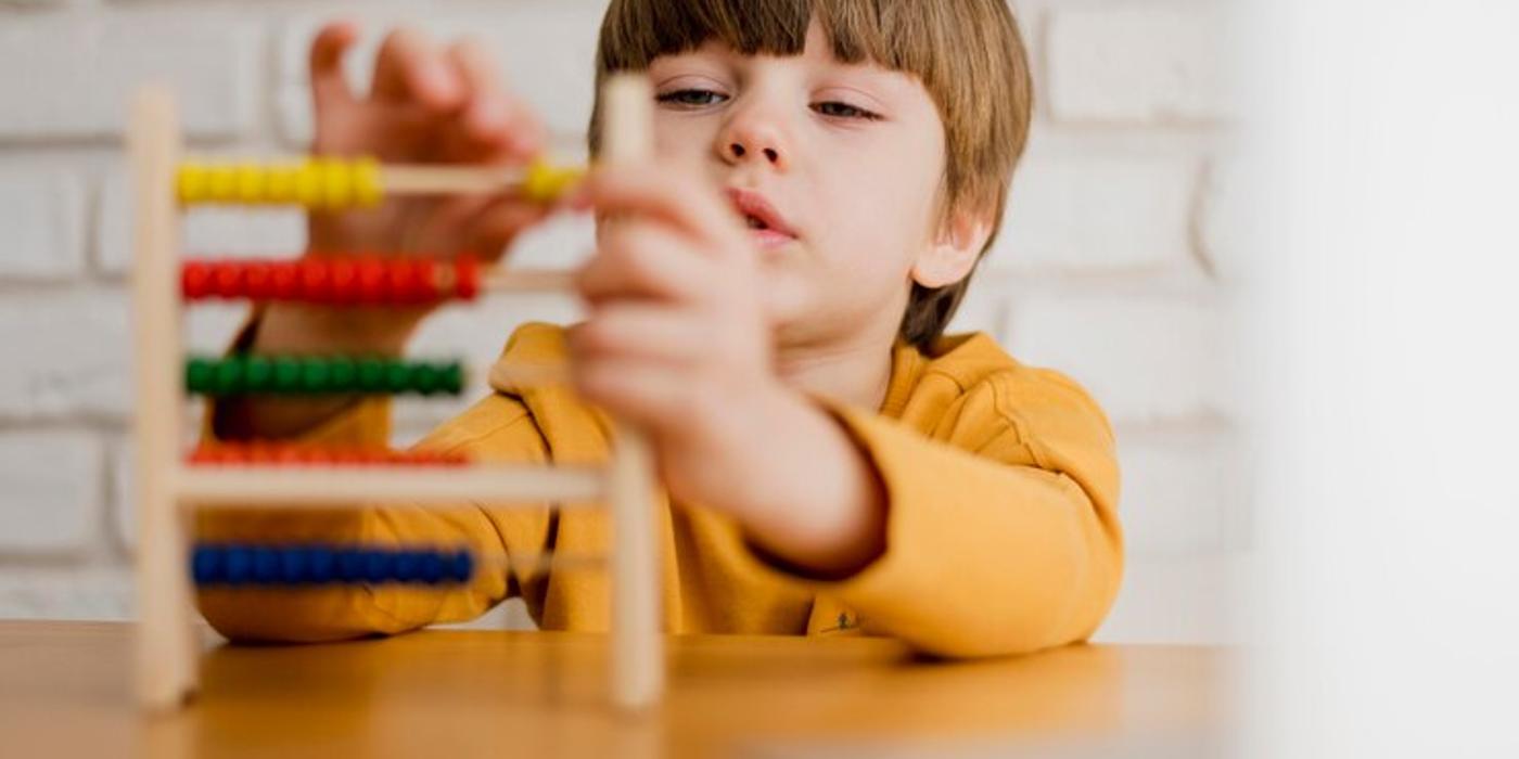 Copiii cu autism și gradul ridicat de inteligență al acestora. Ce spun studiile