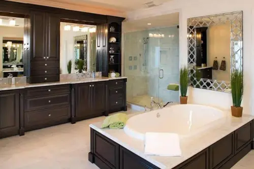 Cum sa iti ordonezi baia pentru a avea loc pentru solutiile de curatat