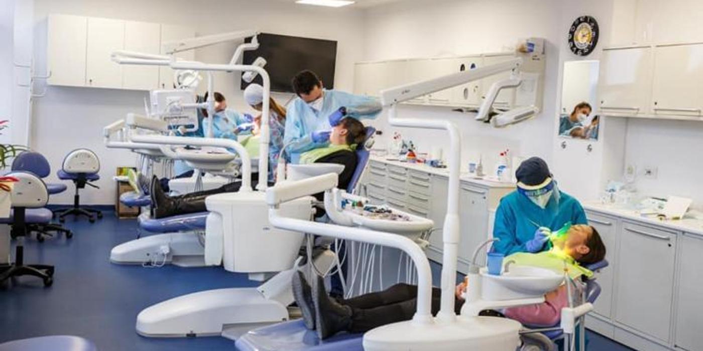 Autoritățile locale clujene propun majorarea plafonului de la care pensionarii pot primi servicii stomatologice