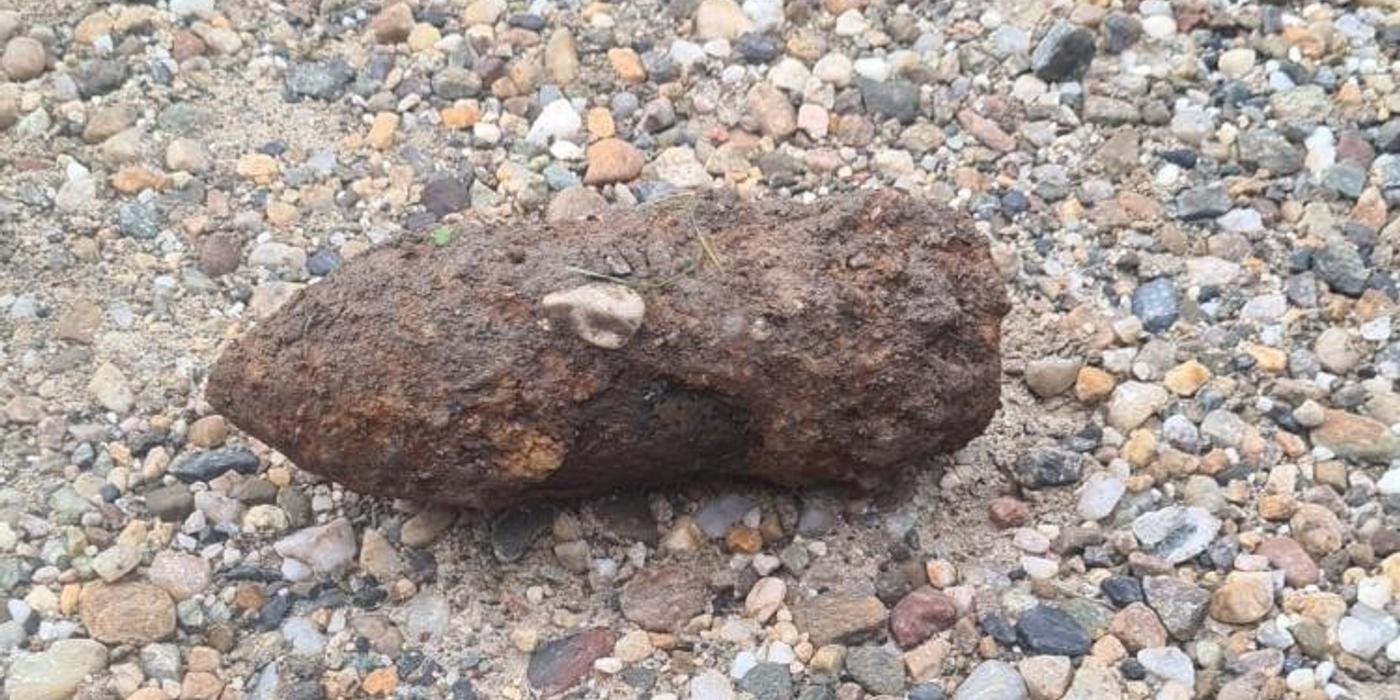 Proiectil neexplodat de artilerie, găsit joi pe strada Gelu din Turda