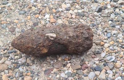 Proiectil neexplodat de artilerie, găsit joi pe strada Gelu din Turda