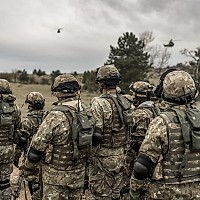 Maghiarii se înghesuie la programul de pregătire militară. Campania „Îmi iubesc țara și o voi proteja” are un succes uriaș