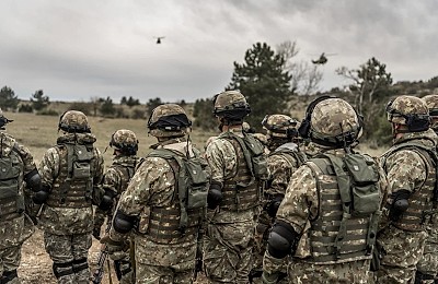 Maghiarii se înghesuie la programul de pregătire militară. Campania „Îmi iubesc țara și o voi proteja” are un succes uriaș