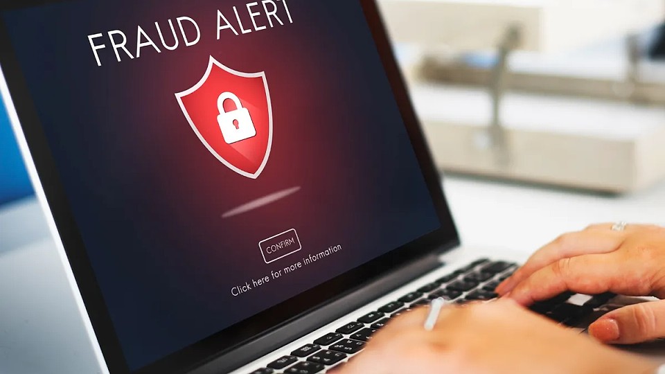 Polițiștii atrag atenția asupra metodelor de înșelăciune în mediul online și a atacurilor spoofing