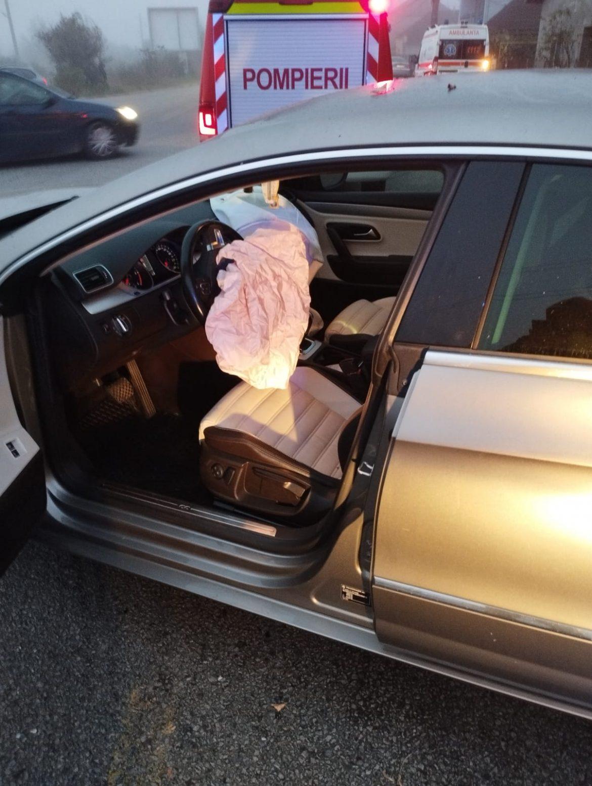 Accident între o mașină și autoutilitară, în această dimineață, pe o stradă din Dej