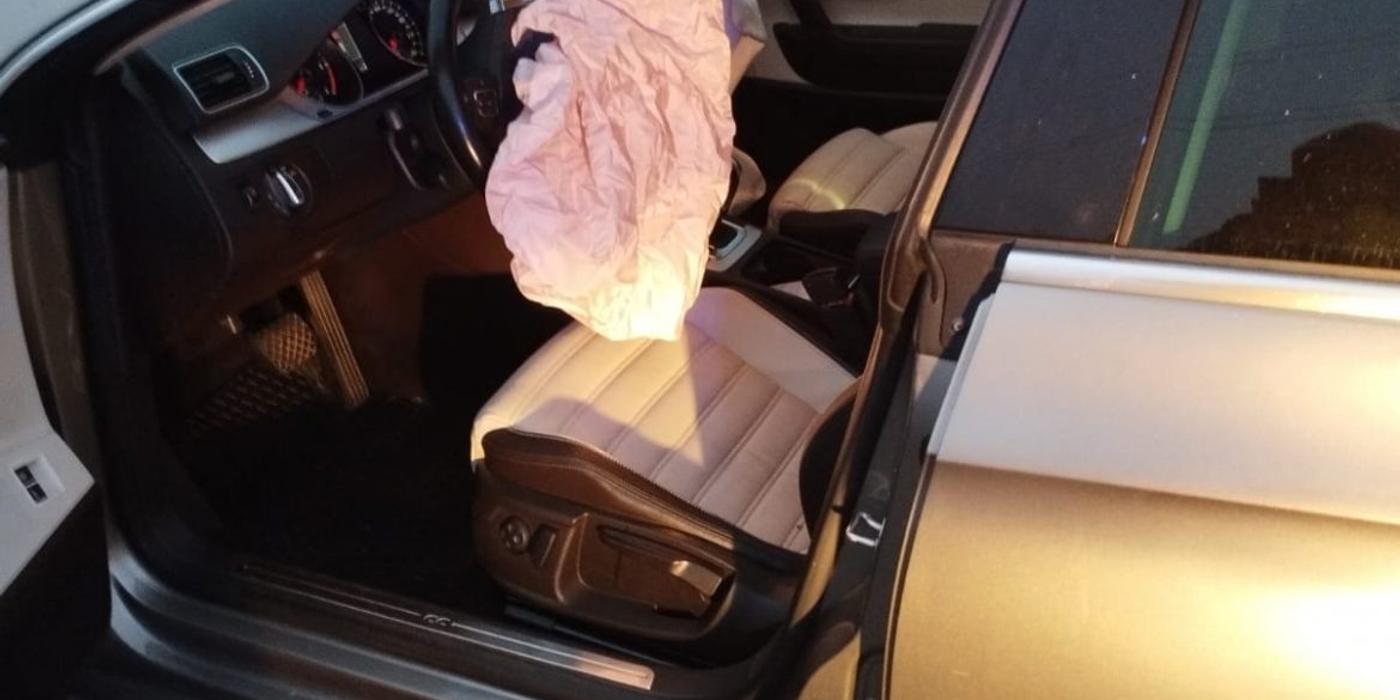 Accident între o mașină și autoutilitară, în această dimineață, pe o stradă din Dej