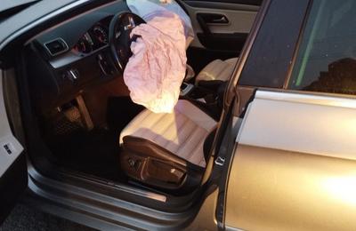 Accident între o mașină și autoutilitară, în această dimineață, pe o stradă din Dej