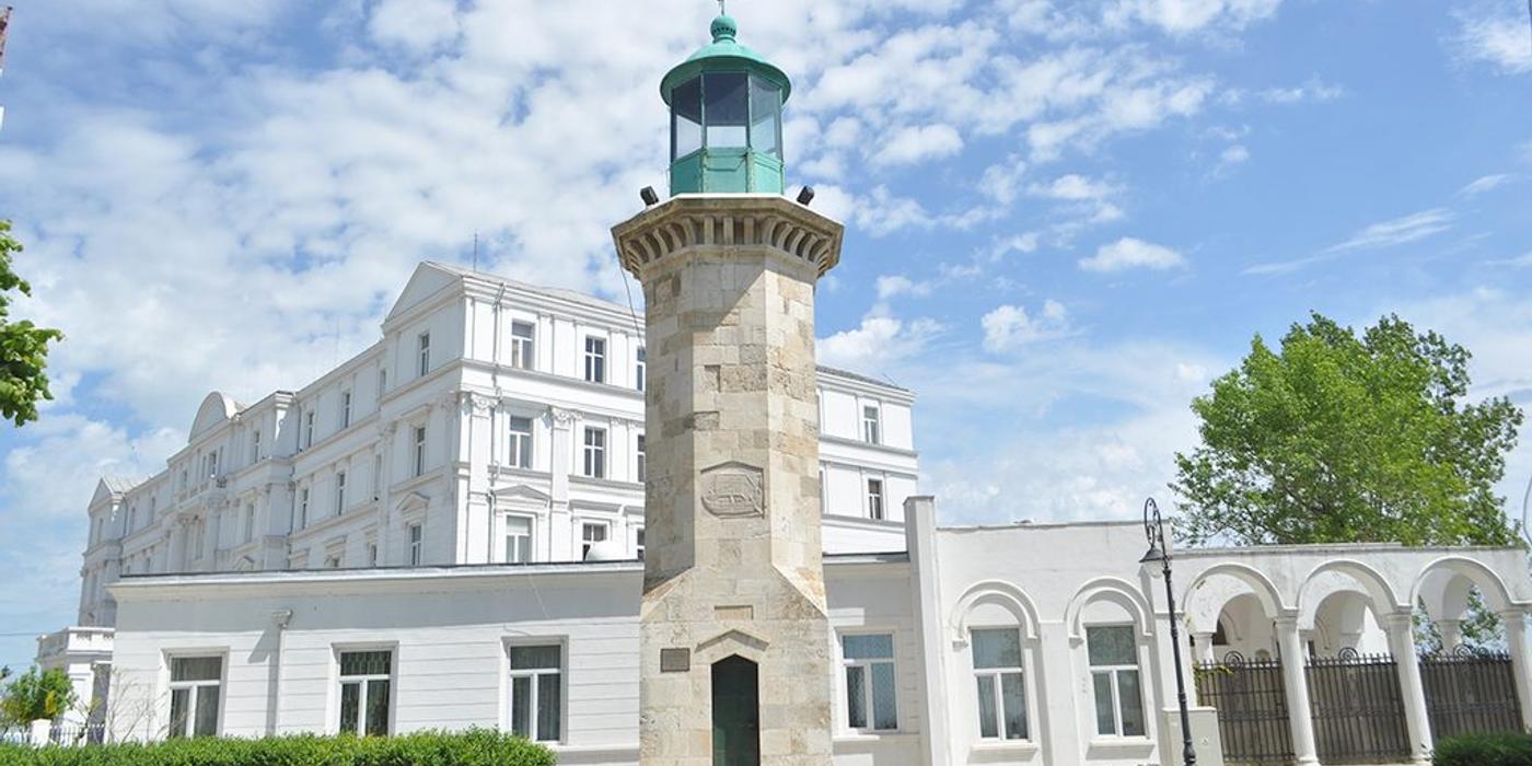 Farul Genovez: Sentinela tăcută care veghează faleza Constanței de peste șapte secole