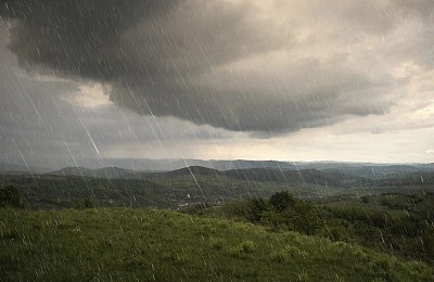 Prognoza meteo, 17 iulie. Vreme capricioasă în România. Ploi, vijelii și temperaturi scăzute