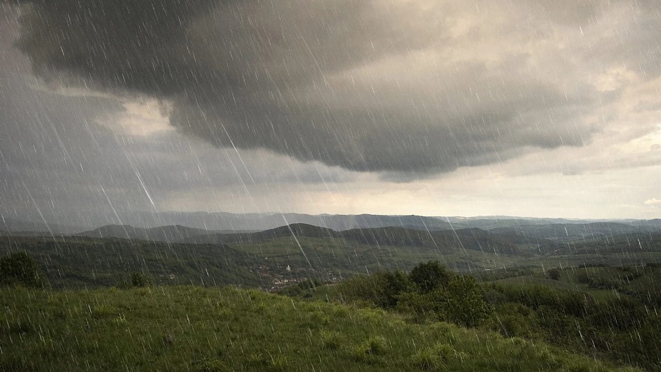 Prognoza meteo, 17 iulie. Vreme capricioasă în România. Ploi, vijelii și temperaturi scăzute