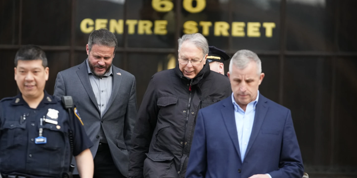 Fostul şef al National Rifle Association, Wayne LaPierre, găsit vinovat de corupţie într-un proces civil la New York. El a fost găsit vinovat de un juriu civil şi de proastă gestionare şi condamnat la plata unor despăgubiri de 4,3 milioane de dolari