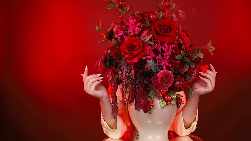Aranjamentele Florale în Vase de Lux – Cum Transformi Casa într-un Spațiu de Revistă