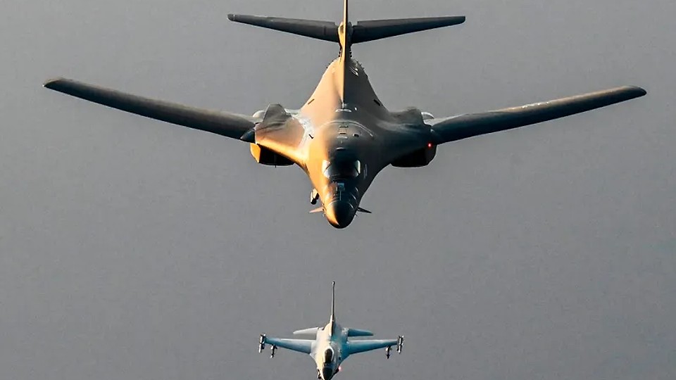 Putin cere trupe ale Chinei, ca „garanții de securitate”. SUA trimit bombardiere să apere Europa