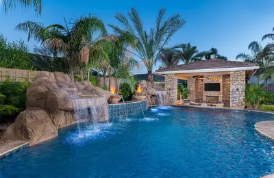 Ce trebuie să știți înainte de amenajarea unei piscine în curtea casei ?