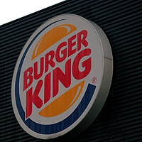 Bacterii din fecale la Burger King. Restaurantul fast-food a fost sancționat cu 30.000 de lei