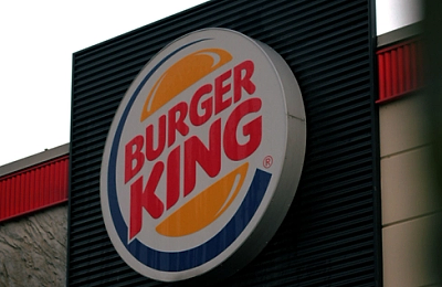 Bacterii din fecale la Burger King. Restaurantul fast-food a fost sancționat cu 30.000 de lei
