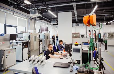 Investiţie de peste opt milioane de euro a companiei Continental, la Iaşi / A fost inaugurat un nou corp de clădire care include o zonă de testare pentru sistemele de frânare auto şi o parcare supraterană de 210 locuri