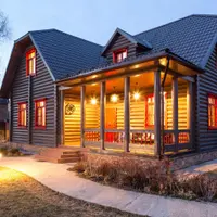 O casa din lemn amenajata in stil rustic cu detalii vintage