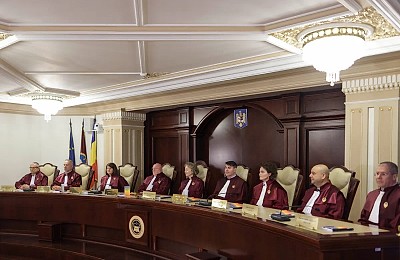 Noile salarii ale judecătorilor CCR: 47.000 lei. Spor stres: 11.700 lei, confidențialitate: 2.300