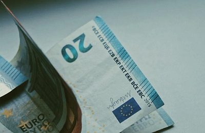 Germania | Statul e la un pas să interzică afacerile din Berlin care acceptă plăți doar cu numerar