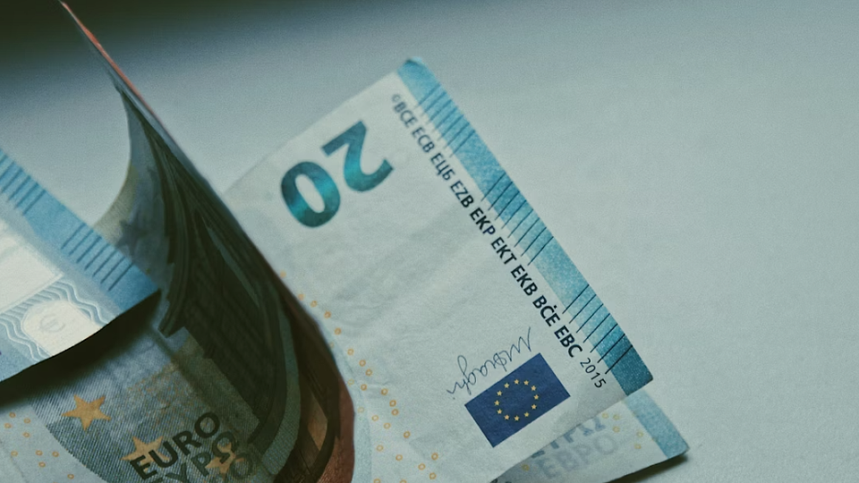 Germania | Statul e la un pas să interzică afacerile din Berlin care acceptă plăți doar cu numerar
