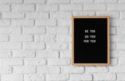 Tendințe de elemente decorative pentru pereți în toamna 2024