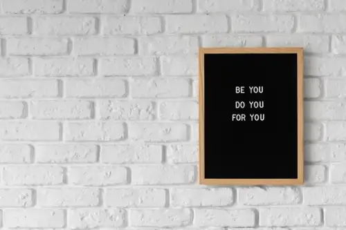 Tendințe de elemente decorative pentru pereți în toamna 2024