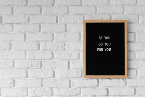 Tendințe de elemente decorative pentru pereți în toamna 2024