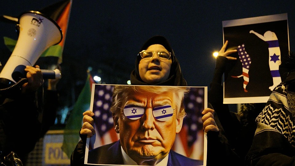 Oficiali americani de rang înalt retrag părți din planul lui Donald Trump privind „preluarea” Fâșiei Gaza, în timp ce liderul de la Casa Albă insistă