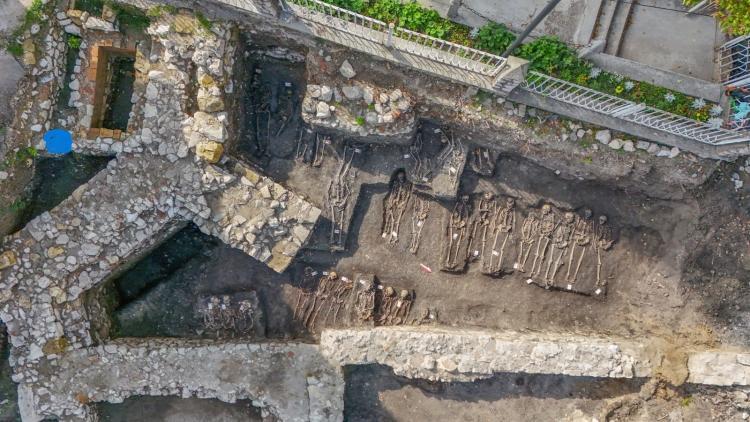 Tezaur monetar valoros descoperit în Turda de arheologul Paul Chiorean