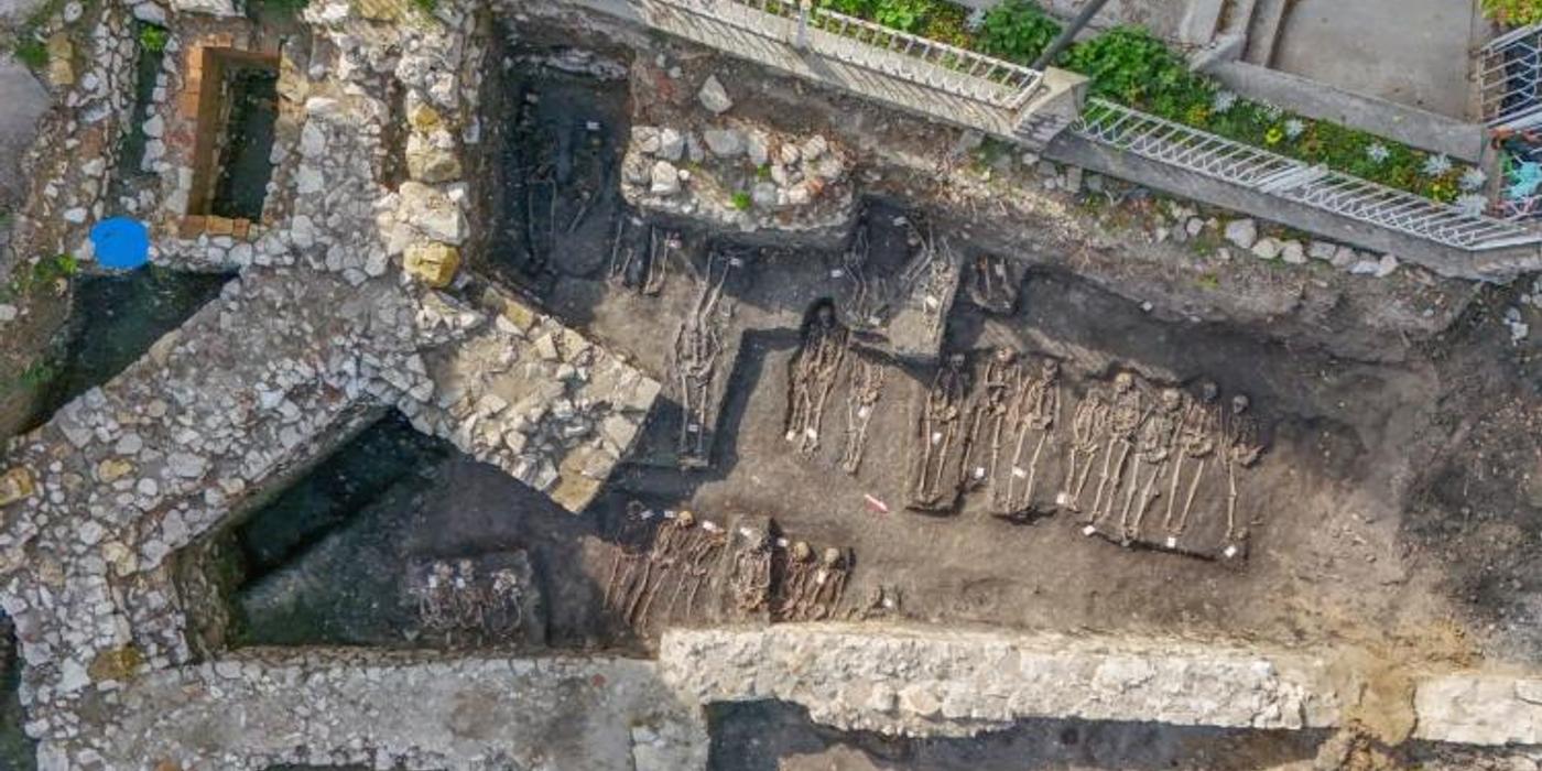 Tezaur monetar valoros descoperit în Turda de arheologul Paul Chiorean