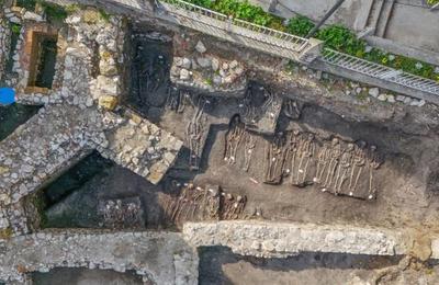 Tezaur monetar valoros descoperit în Turda de arheologul Paul Chiorean