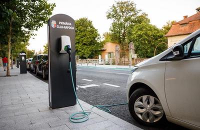 Noi stații de încărcare pentru mașini electrice vor fi amplasate în cartierele din Cluj-Napoca