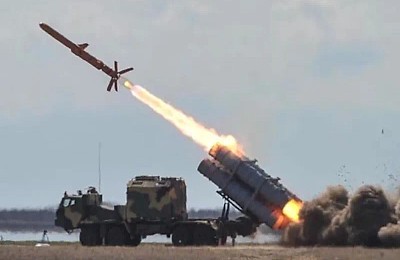 Ucraina a folosit rachete Neptun în loviturile asupra portului rus Novorosiisk și rafinăriei din Saratov. Impact pe piața petrolului