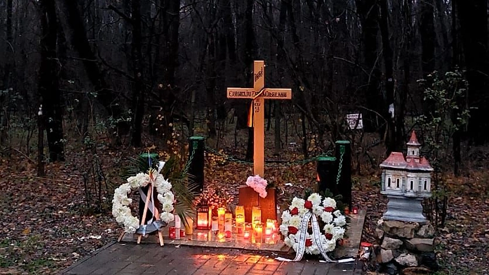 A fost distrusă și a doua cruce instalată la Tâncăbești, pe locul asasinării lui Corneliu Zelea Codreanu. Ghivecele cu flori și lumânările puse de oameni au fost împrăștiate