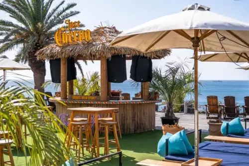 Top 6 trucuri pentru a amenaja un bar inedit pe plajă