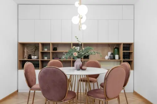 Motive retro si culori jucause Amenajare moderna apartament de 4 camere