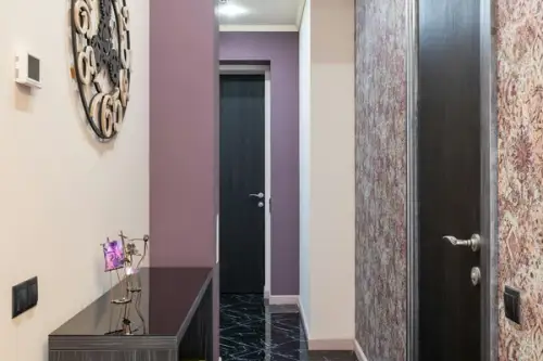 Cum amenajezi un hol lung și îngust