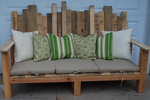 Canapea pentru exterior din paleti reciclati