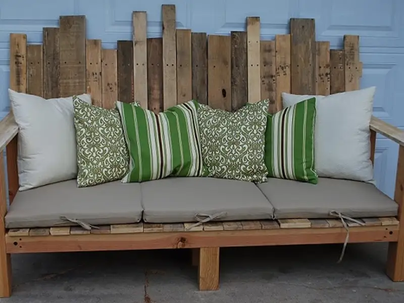 Canapea pentru exterior din paleti reciclati