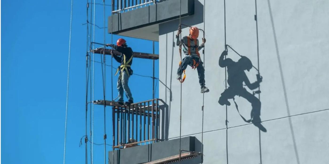 Un alpinist utilitar a muri ieri, în București