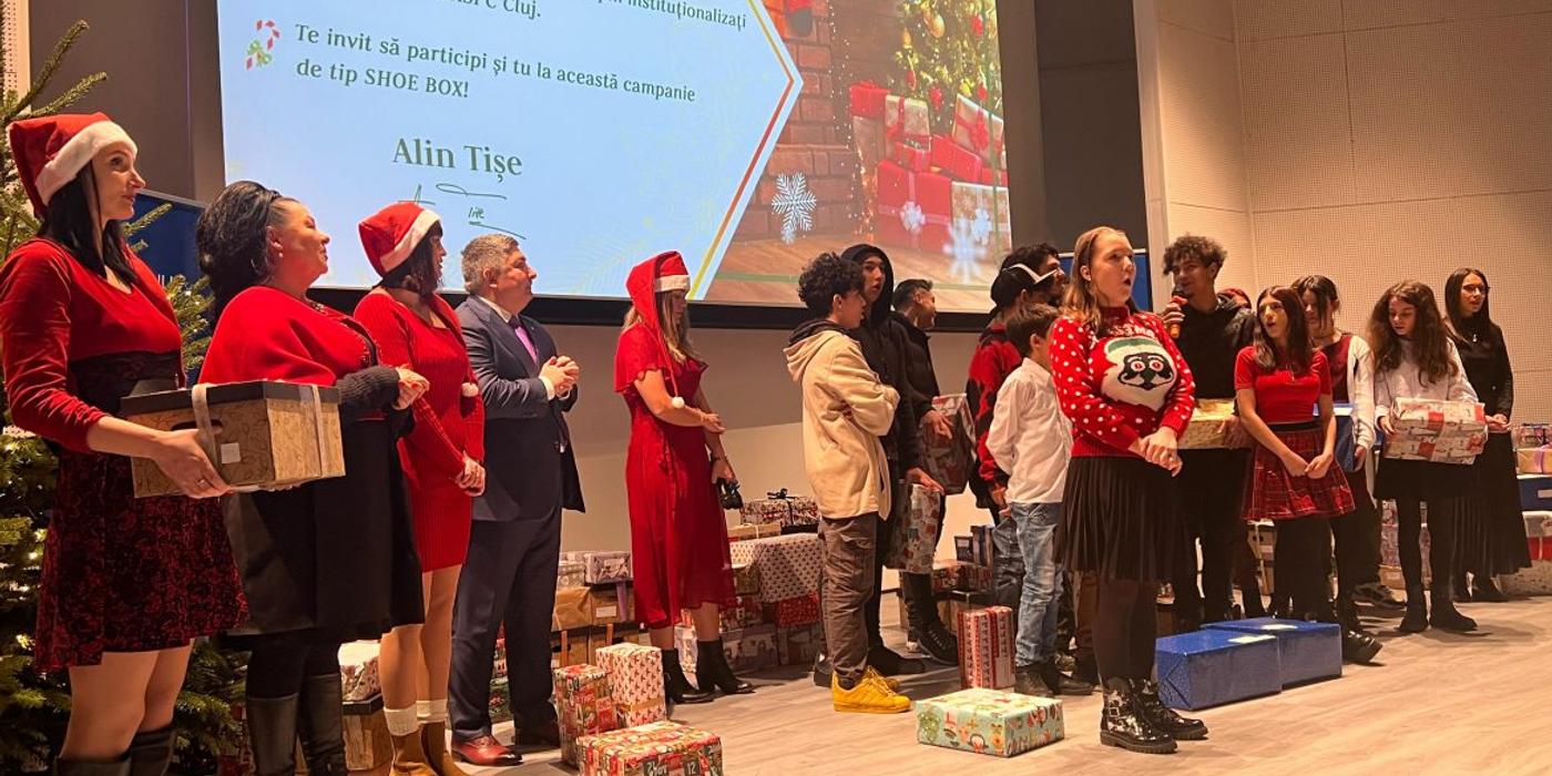 Luni, 18 decembrie, președintele Consiliului Județean Cluj, Alin Tișe, a împărțit cadouri copiilor instituționalizați